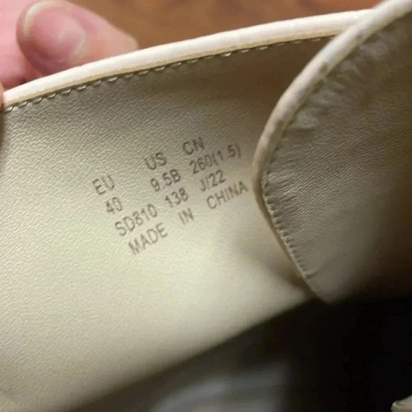 Stuart Weitzman Mckenzee Croc Embossed Leather Ankle Boots, size 40 - Picture 8 of 14